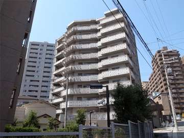 ロータリー宝塚南口の外観（東側から）