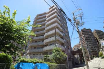 ロータリー宝塚南口の外観（北東側から）