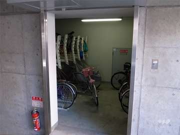 屋内にある駐輪場