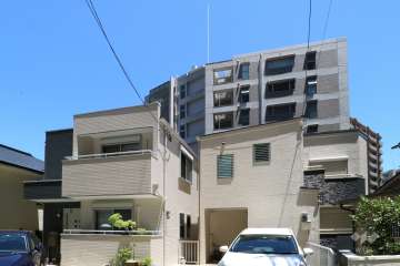 ロータリー宝塚南口の外観（西側から）