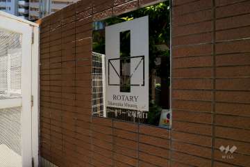 エントランスの銘板