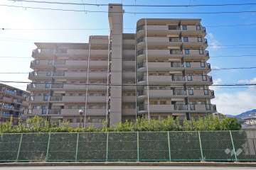 リブレカーサ逆瀬川の外観（北側から）