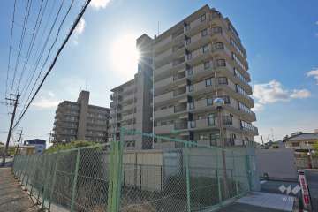リブレカーサ逆瀬川の外観（北西側から）
