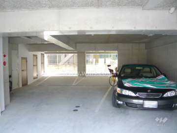 敷地内駐車場（屋内平面式）