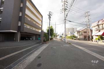 敷地北側の前面道路（東側から）
