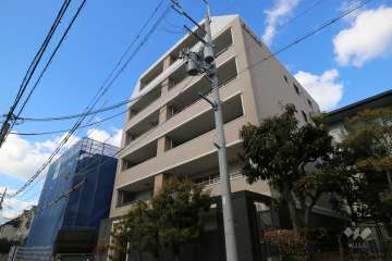 ロイヤル甲子園口ザレジデンスの外観（南東側から）
