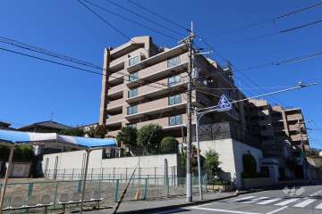 セントラル宝塚仁川の外観（南東側から）　　　