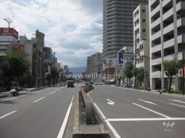 敷地南側は国道2号線に面しています。