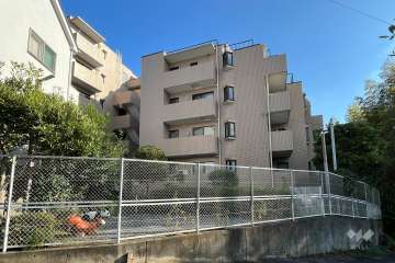 フローラルガーデン向ヶ丘遊園の外観（北側から）