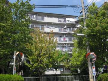芦屋緑2住宅 5号棟の外観（南側から）