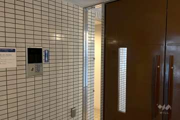 エントランスはオートロック付きです。