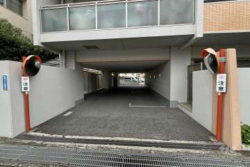 駐車場の出入り口