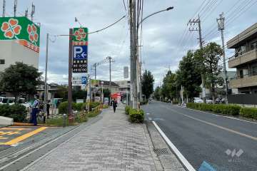 敷地北側の前面道路（東側から）