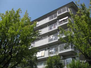 芦屋緑2住宅 9号棟の外観（南東側から）