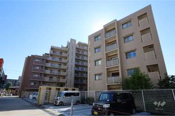 ファミール逆瀬川ザ・ガーデンの外観（北西側から）