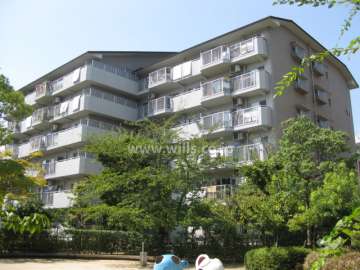 芦屋緑2住宅 11号棟の外観（南東側から）