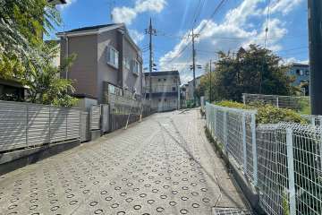敷地東側の前面道路　　　　