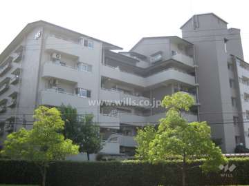 芦屋緑2住宅 16号棟の外観（北側から）