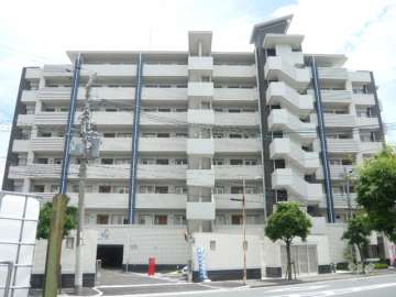 ランズ尼崎の外観（西側から）