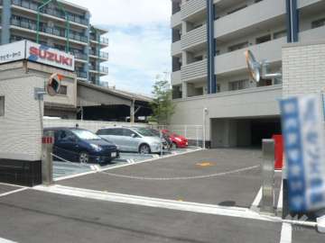 敷地内駐車場（ロボットゲート付き）