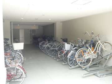 屋内にある駐輪場