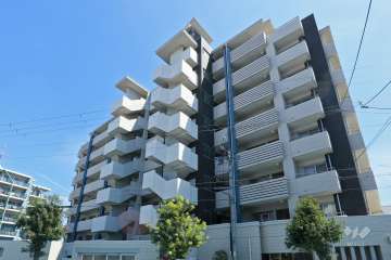 ランズ尼崎の外観（南西側から）