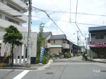 マンション南側の前面道路