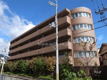 プレティナージュ苦楽園の外観（南側から）