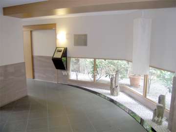 和テイストのエントランスホール