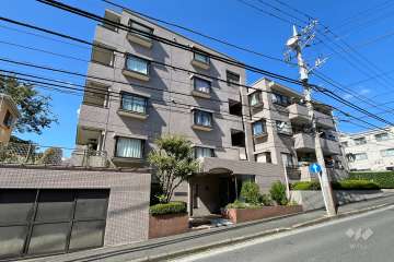 アビタシオン南生田の外観（南東側から）