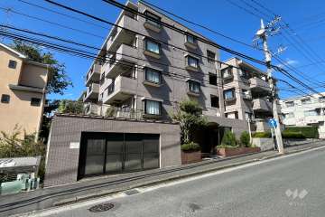 アビタシオン南生田の外観（南東側から）