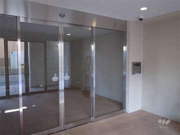 エントランスはオートロック付きです。