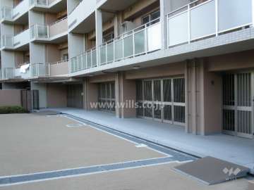 駐輪場（マンションの１階部分）