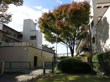 右がA棟、左がB棟