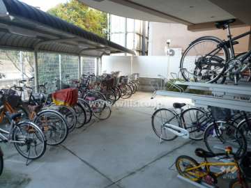屋根付きの駐輪場