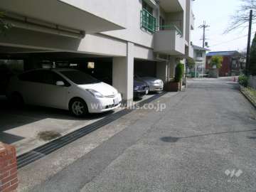 1階部分の駐車場