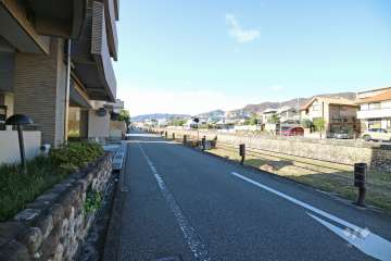 敷地北西側の前面道路