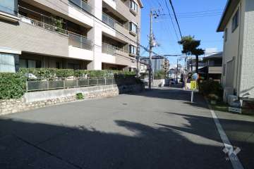 敷地南西側の前面道路