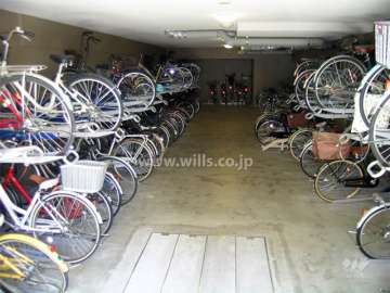 屋内にある駐輪場