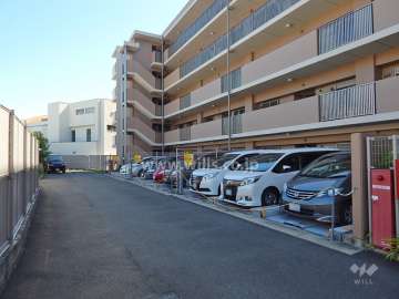 敷地内駐車場（屋外機械式と屋外平面式）