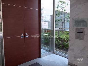 エントランスはオートロック付きです。