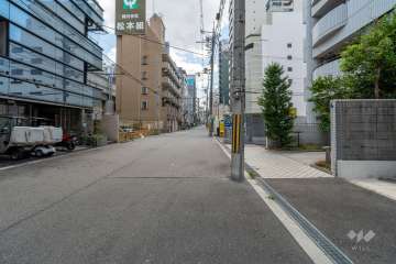 敷地東側の前面道路