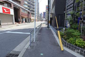 敷地北側の前面道路