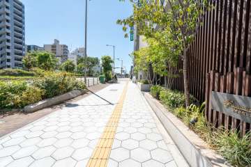 敷地南側の前面道路