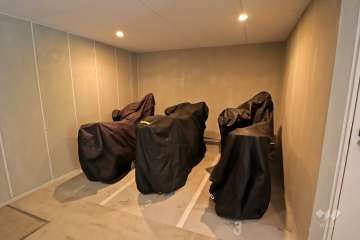 屋内バイク置場