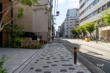 敷地北側の前面道路（東側から）