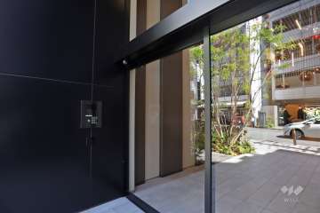 エントランスはオートロック付きです。