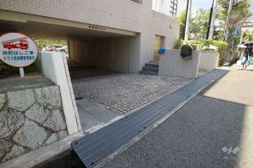 駐車場の出入り口