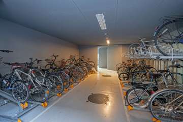 屋内に設けられた駐輪場