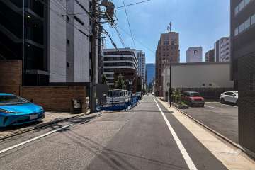 敷地東側の前面道路